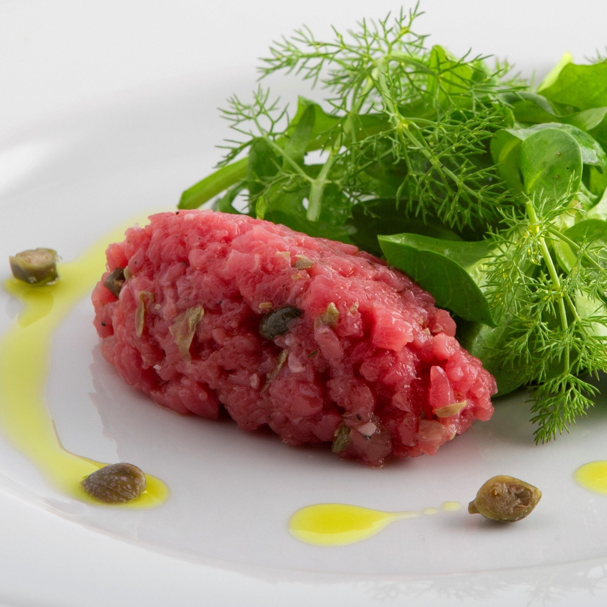 Beef tartare with wild herbs | Marqt.no