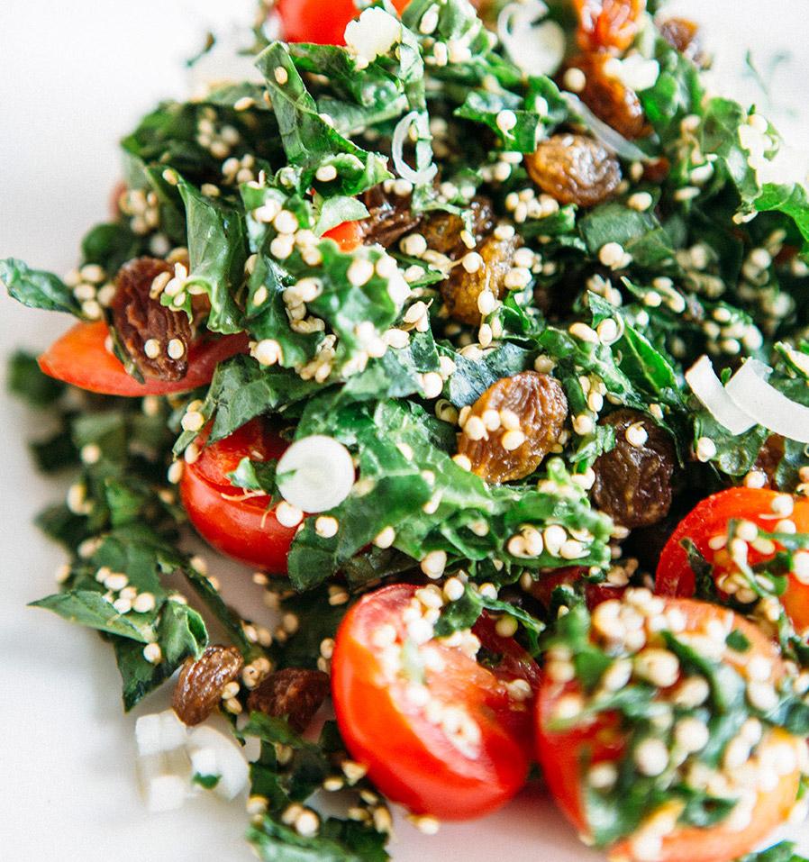 Kale salad with avocado and quinoa | Marqt.no