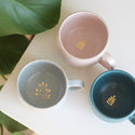 Milestone stoneware mug with golden nature detail - Marqt.no